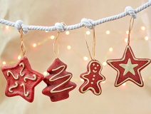 christmas-decoration-christmas-decoration-holiday-red-christmas-decorations-1418260-pxhere.com_.jpg